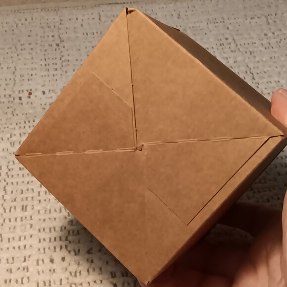 NIOB Leatherette faux black leather w/ red velvet lining dice cup & 5 red dice - Picture 9 of 11